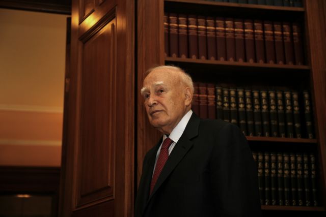 Συλλυπητήριο μήνυμα του Κάρολου Παπούλια για τον θάνατο του 28χρονου πυροσβέστη